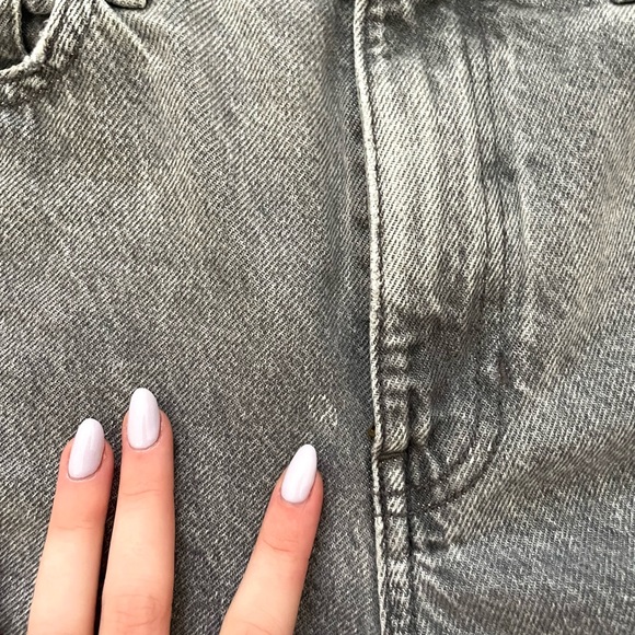 Pacsun Grey High Rise Mom Jeans Size 25 - Picture 3 of 7